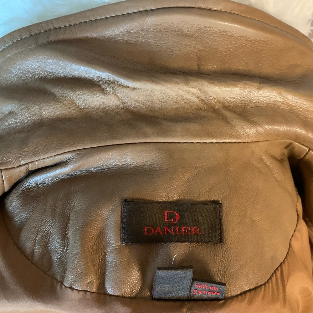 Danier soft tan leather lined jacket size S.great to dress up or down with jeans - Picture 8 of 11